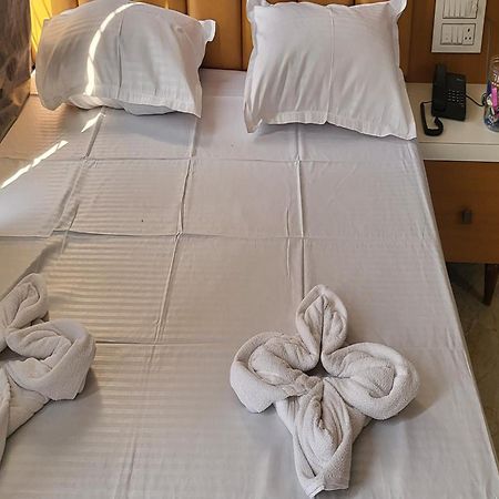 Hotel Ruchi Executive Satara Bagian luar foto