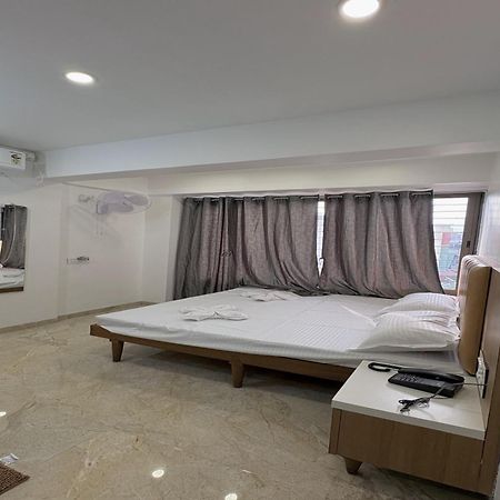 Hotel Ruchi Executive Satara Bagian luar foto