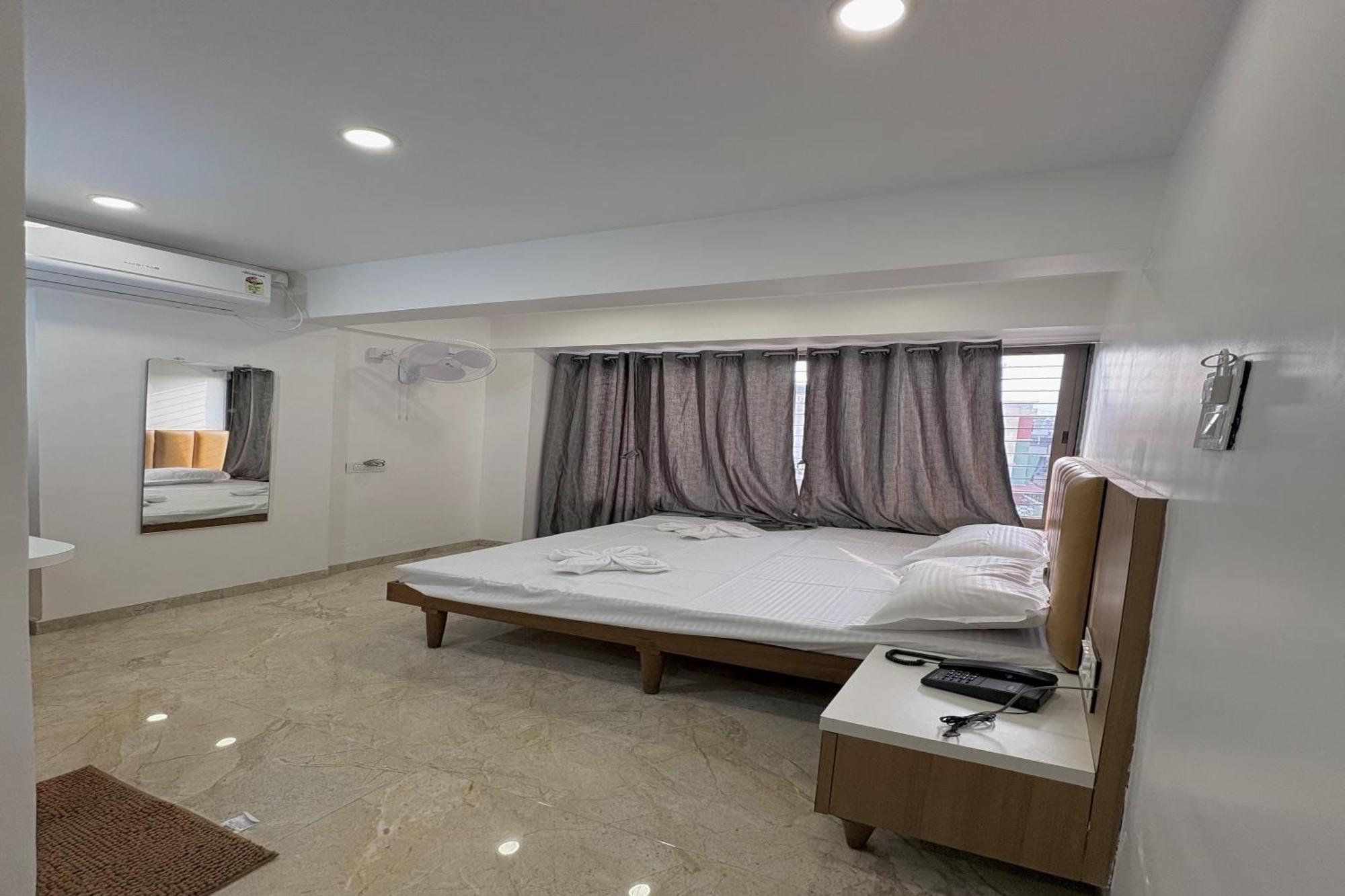 Hotel Ruchi Executive Satara Bagian luar foto